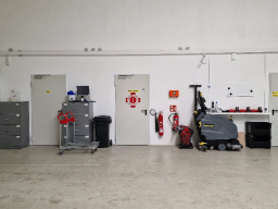 &amp;nbsp;
Fahrzeughalle mit Funktionsräumen